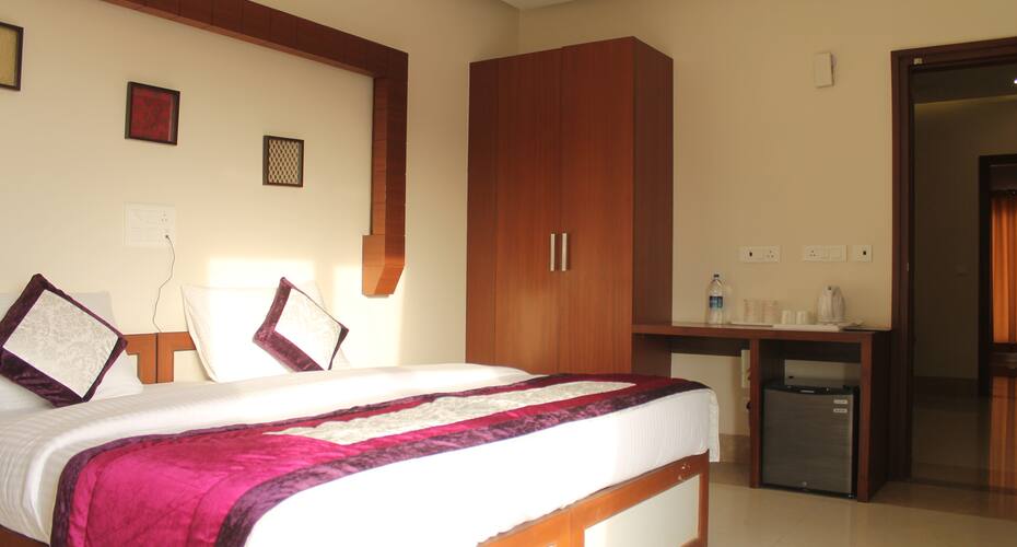 Cube By Acorn-Noida 122, New Delhi 3